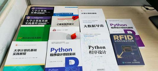 甘勇教授向圖書館捐贈(zèng)自己著作