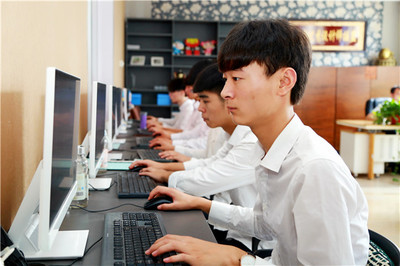 中高考生學(xué)什么好?先看看高工資行業(yè)吧